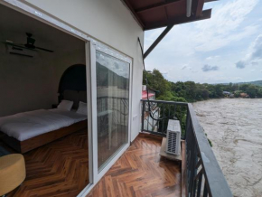Joey's By The Ganges